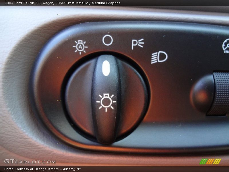 Silver Frost Metallic / Medium Graphite 2004 Ford Taurus SEL Wagon