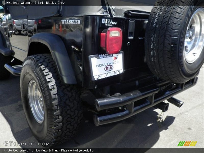 Black / Grey 1991 Jeep Wrangler S 4x4