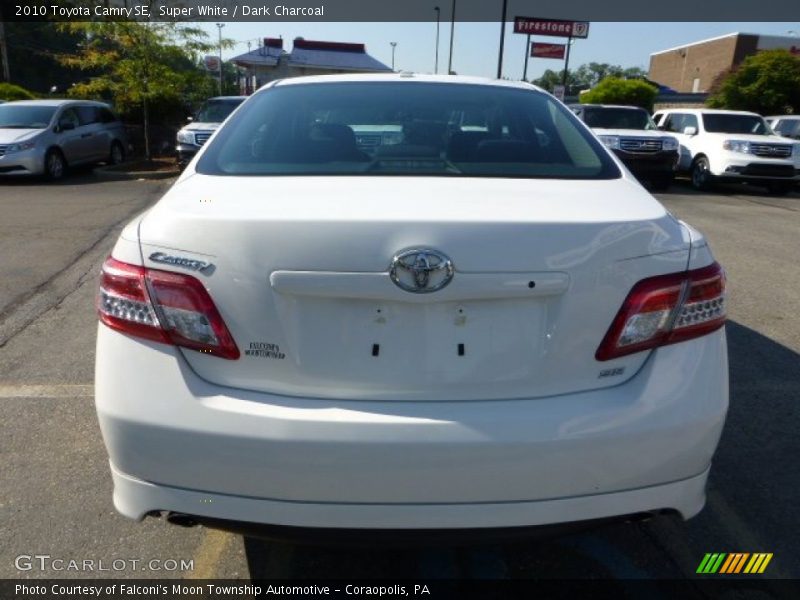 Super White / Dark Charcoal 2010 Toyota Camry SE
