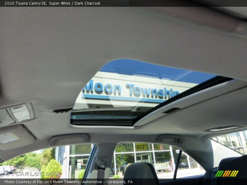 Super White / Dark Charcoal 2010 Toyota Camry SE