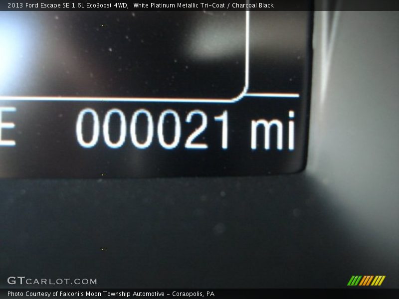 White Platinum Metallic Tri-Coat / Charcoal Black 2013 Ford Escape SE 1.6L EcoBoost 4WD