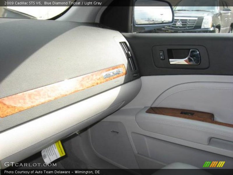 Blue Diamond Tricoat / Light Gray 2009 Cadillac STS V6