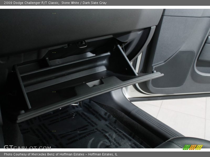 Stone White / Dark Slate Gray 2009 Dodge Challenger R/T Classic