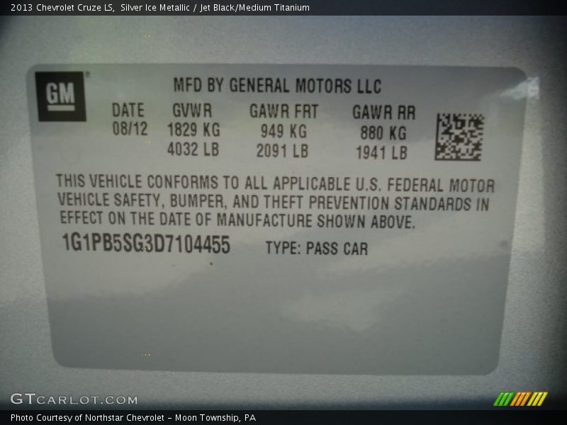 Silver Ice Metallic / Jet Black/Medium Titanium 2013 Chevrolet Cruze LS