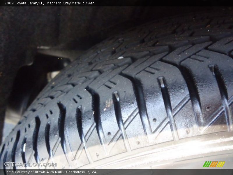 Magnetic Gray Metallic / Ash 2009 Toyota Camry LE