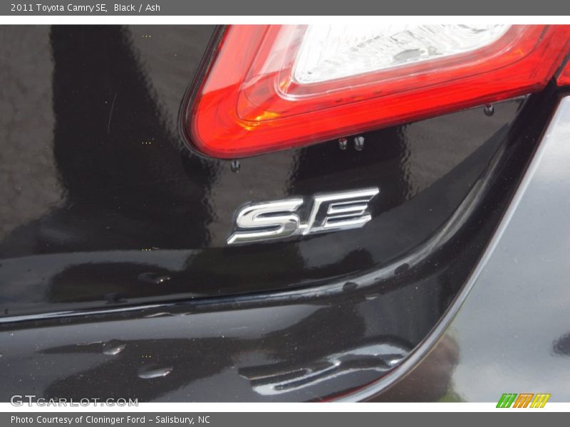 Black / Ash 2011 Toyota Camry SE