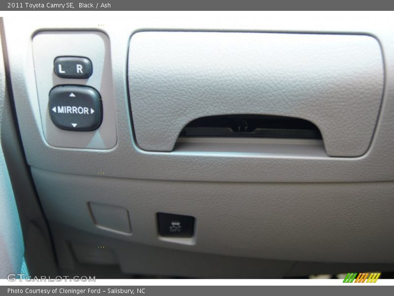 Black / Ash 2011 Toyota Camry SE