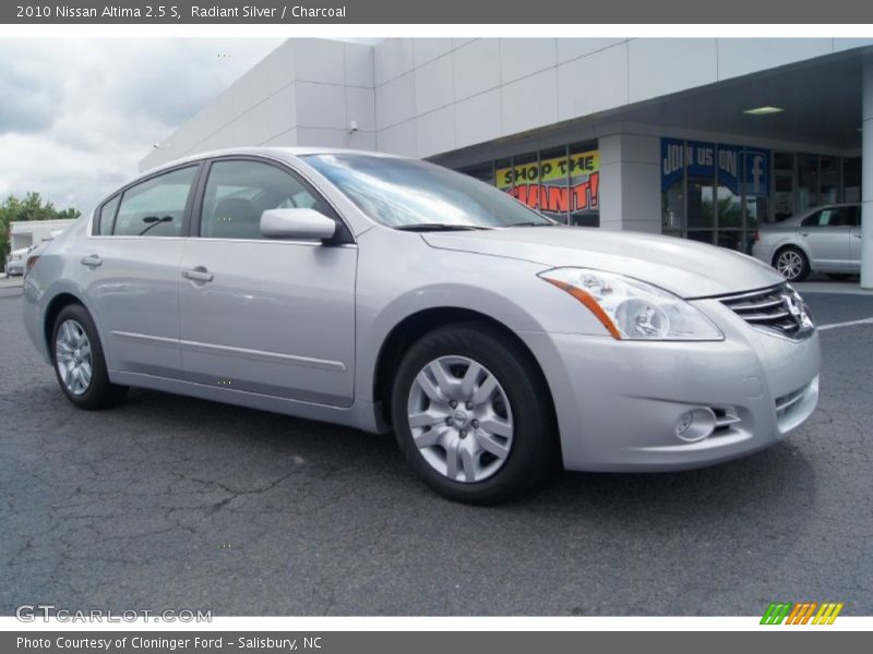 Radiant Silver / Charcoal 2010 Nissan Altima 2.5 S