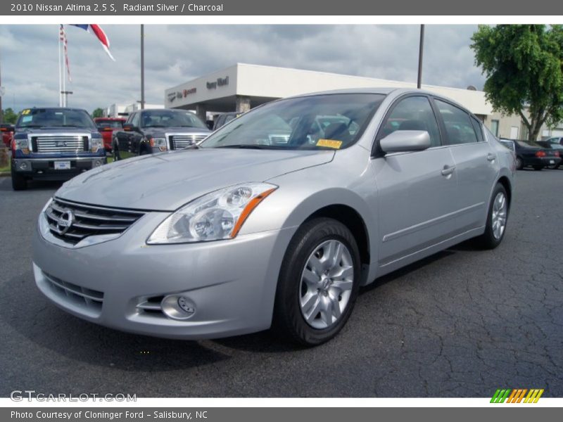 Radiant Silver / Charcoal 2010 Nissan Altima 2.5 S