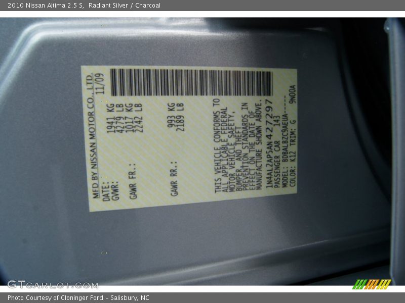 Radiant Silver / Charcoal 2010 Nissan Altima 2.5 S