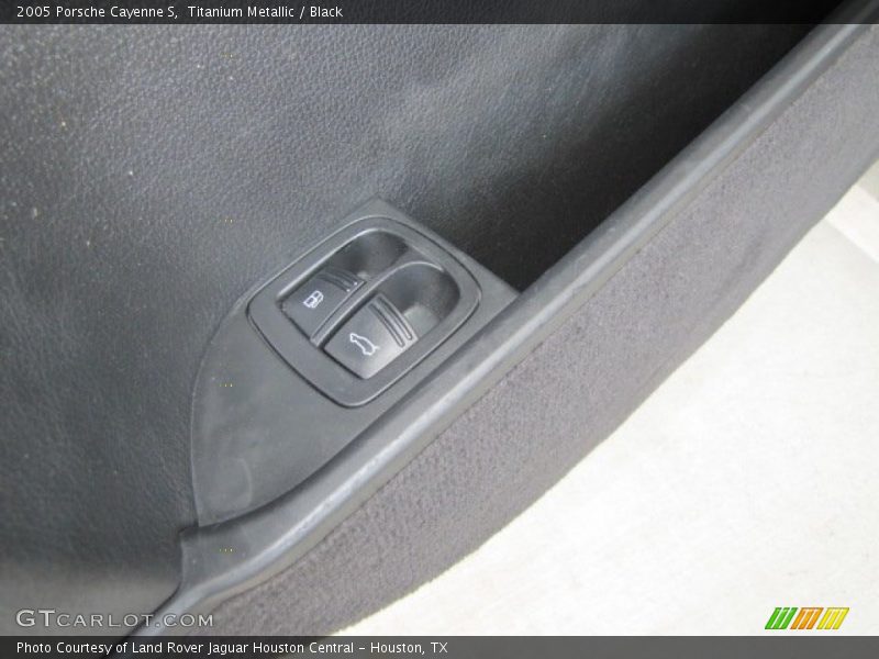 Titanium Metallic / Black 2005 Porsche Cayenne S