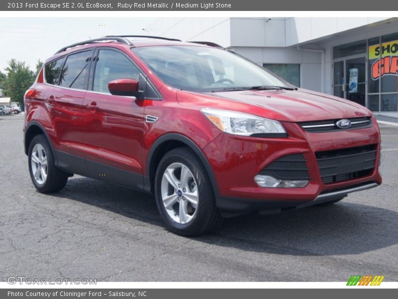 Front 3/4 View of 2013 Escape SE 2.0L EcoBoost