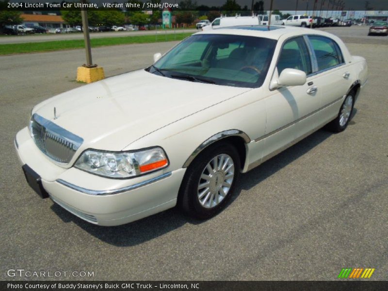 Vibrant White / Shale/Dove 2004 Lincoln Town Car Ultimate