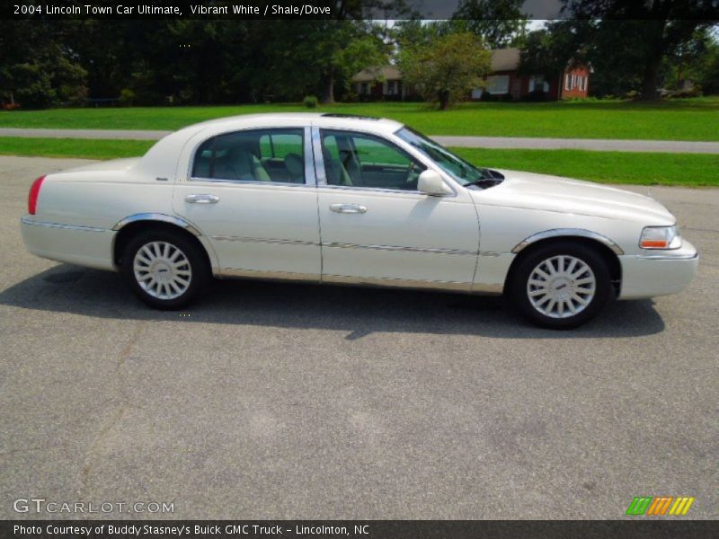 Vibrant White / Shale/Dove 2004 Lincoln Town Car Ultimate