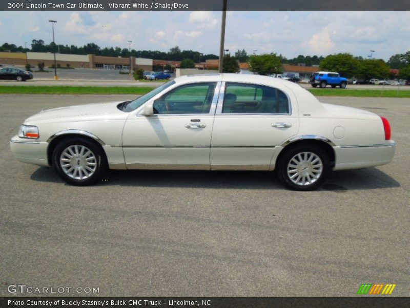 Vibrant White / Shale/Dove 2004 Lincoln Town Car Ultimate