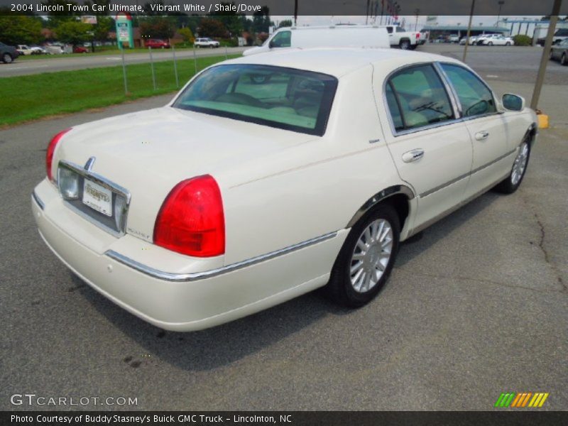 Vibrant White / Shale/Dove 2004 Lincoln Town Car Ultimate