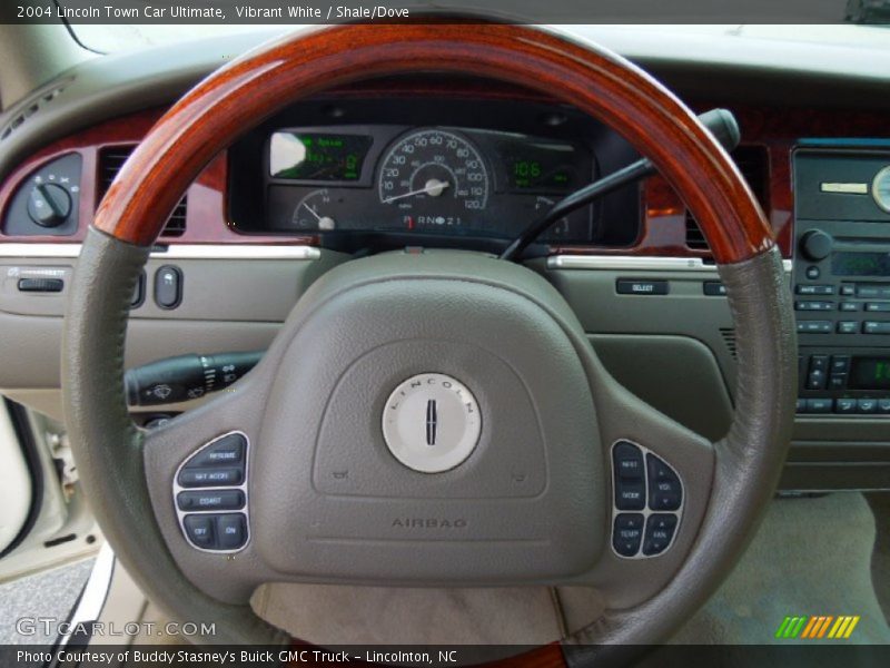 Vibrant White / Shale/Dove 2004 Lincoln Town Car Ultimate