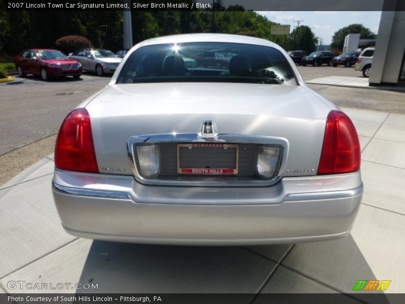 Silver Birch Metallic / Black 2007 Lincoln Town Car Signature Limited