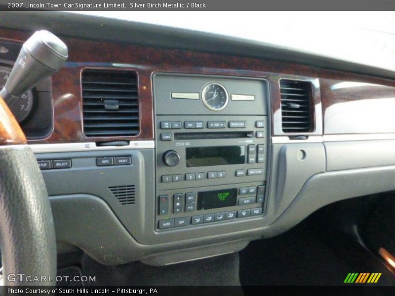 Silver Birch Metallic / Black 2007 Lincoln Town Car Signature Limited