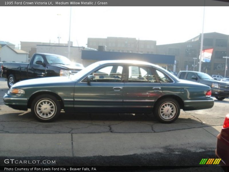 Medium Willow Metallic / Green 1995 Ford Crown Victoria LX