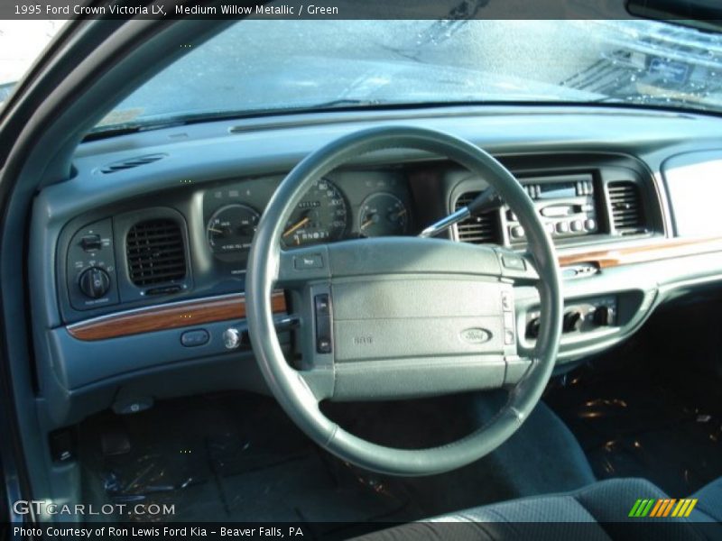 Medium Willow Metallic / Green 1995 Ford Crown Victoria LX
