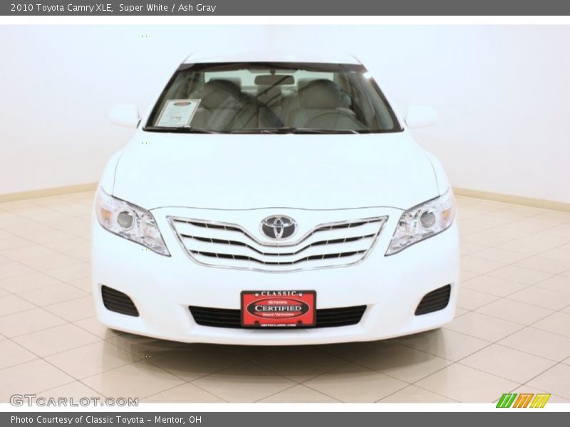 Super White / Ash Gray 2010 Toyota Camry XLE