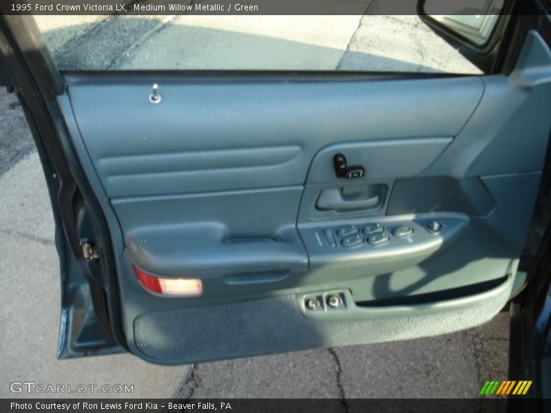 Medium Willow Metallic / Green 1995 Ford Crown Victoria LX