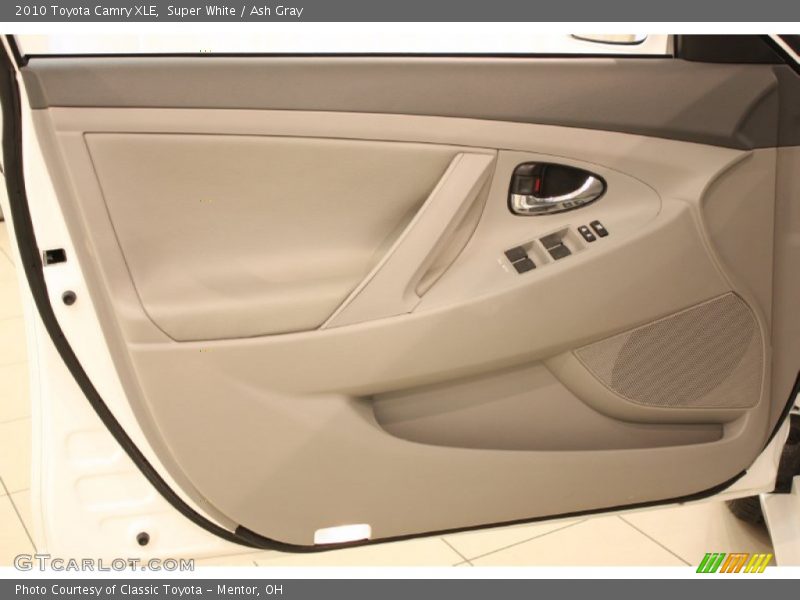 Super White / Ash Gray 2010 Toyota Camry XLE