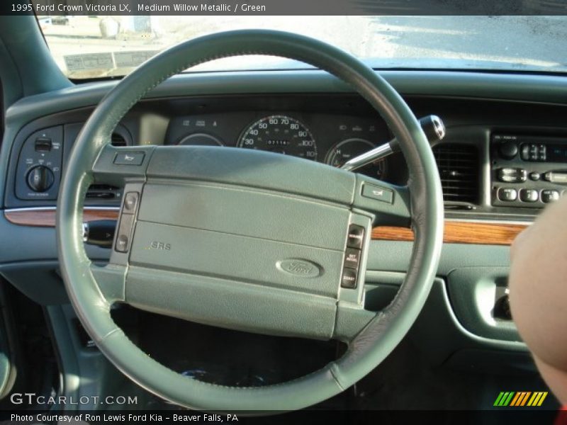 Medium Willow Metallic / Green 1995 Ford Crown Victoria LX