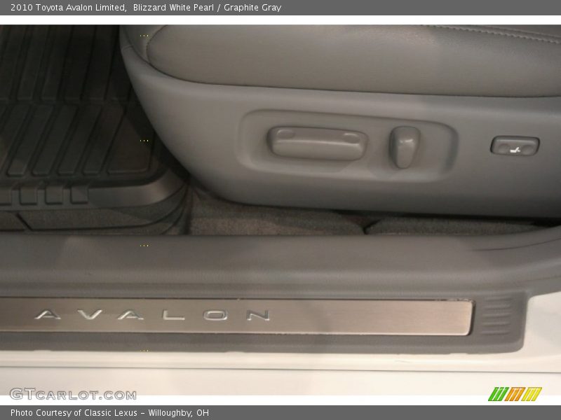 Blizzard White Pearl / Graphite Gray 2010 Toyota Avalon Limited