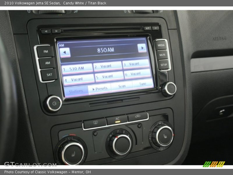 Candy White / Titan Black 2010 Volkswagen Jetta SE Sedan