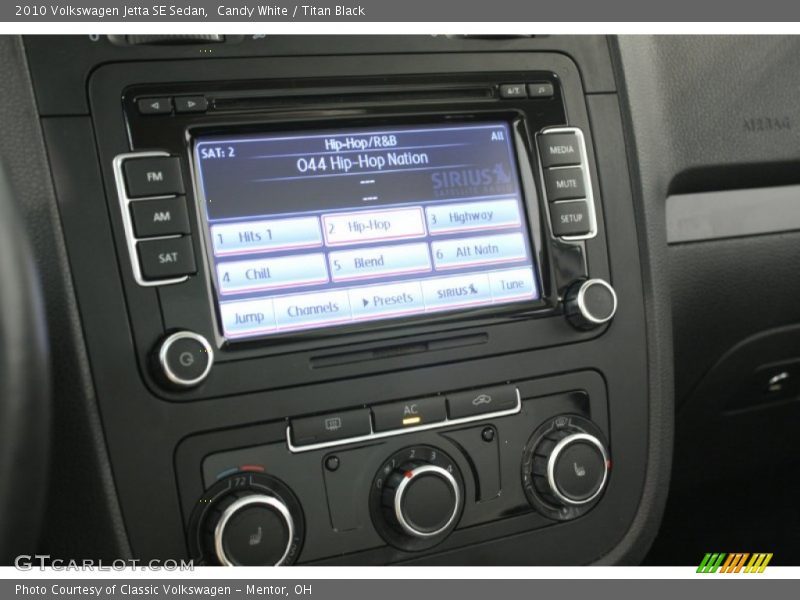 Candy White / Titan Black 2010 Volkswagen Jetta SE Sedan