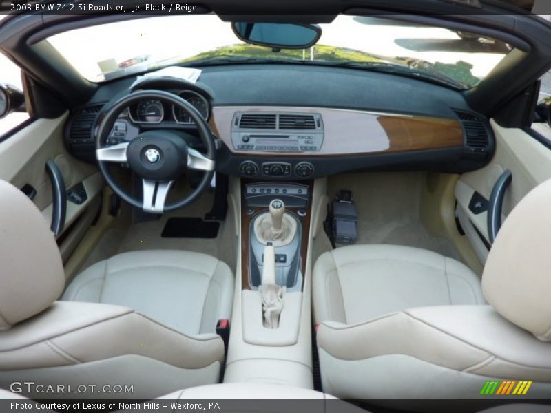 Dashboard of 2003 Z4 2.5i Roadster
