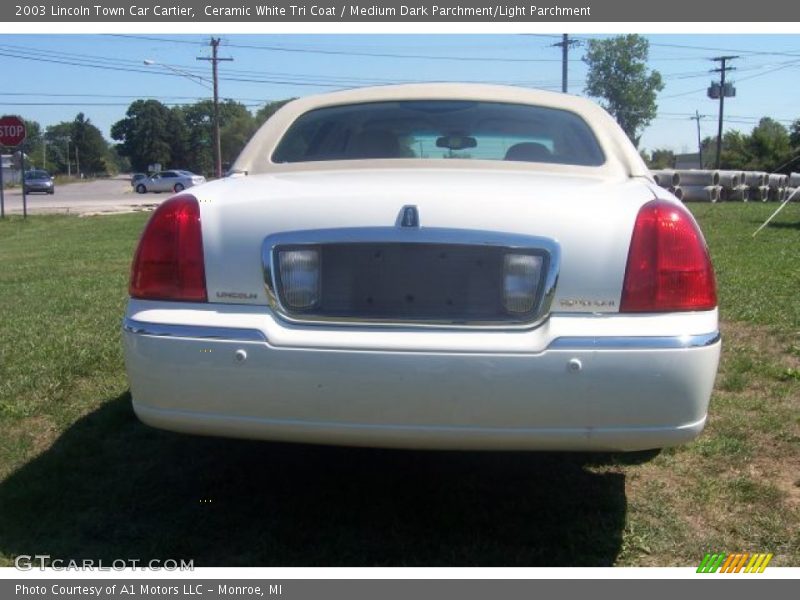 Ceramic White Tri Coat / Medium Dark Parchment/Light Parchment 2003 Lincoln Town Car Cartier