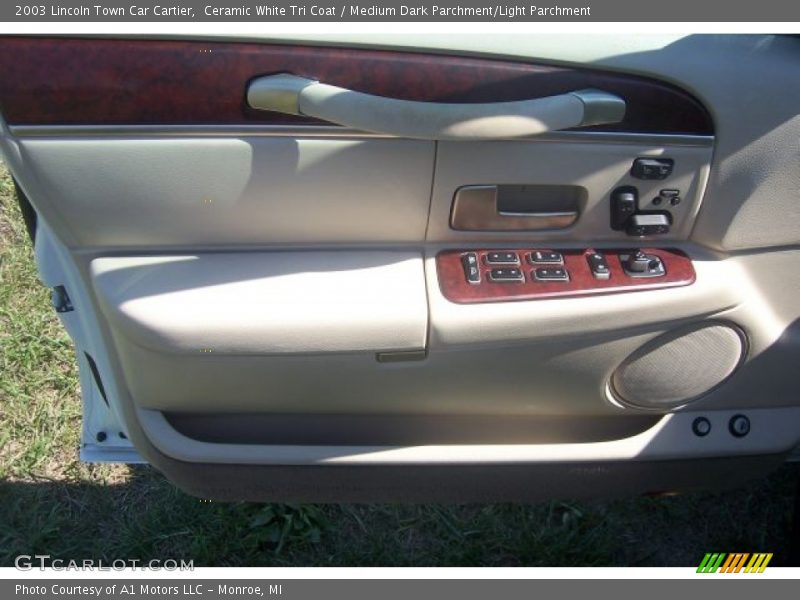 Ceramic White Tri Coat / Medium Dark Parchment/Light Parchment 2003 Lincoln Town Car Cartier