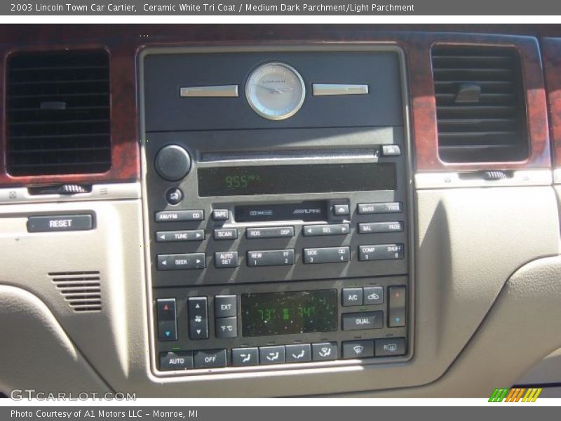 Ceramic White Tri Coat / Medium Dark Parchment/Light Parchment 2003 Lincoln Town Car Cartier