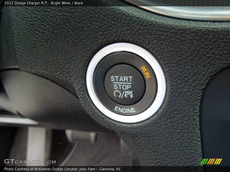Bright White / Black 2013 Dodge Charger R/T