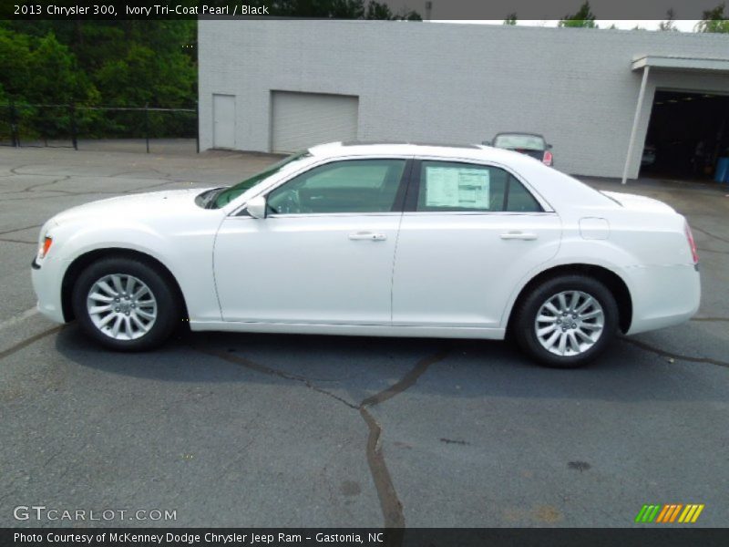 Ivory Tri-Coat Pearl / Black 2013 Chrysler 300