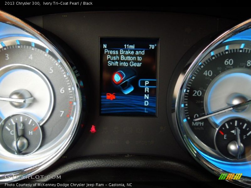 Ivory Tri-Coat Pearl / Black 2013 Chrysler 300