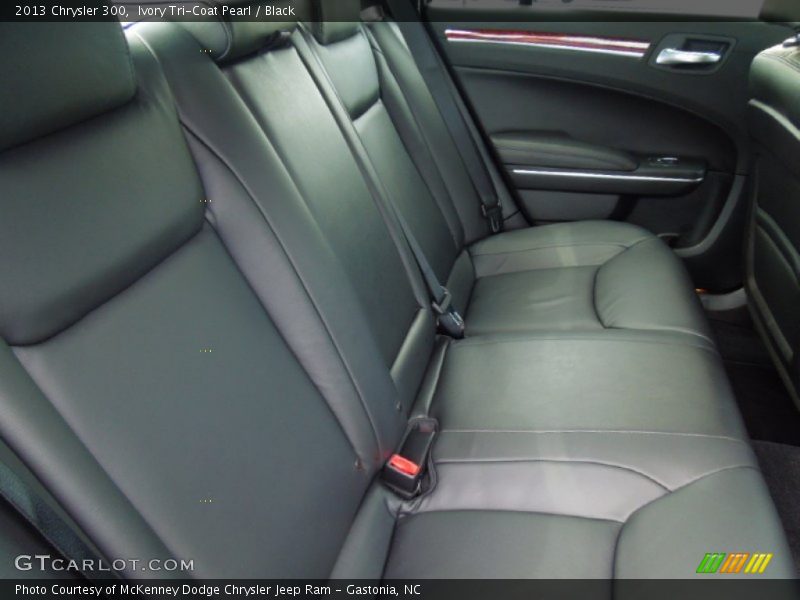 Ivory Tri-Coat Pearl / Black 2013 Chrysler 300