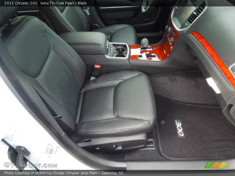 Ivory Tri-Coat Pearl / Black 2013 Chrysler 300