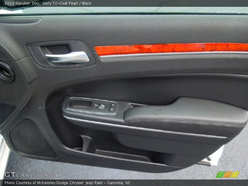Ivory Tri-Coat Pearl / Black 2013 Chrysler 300