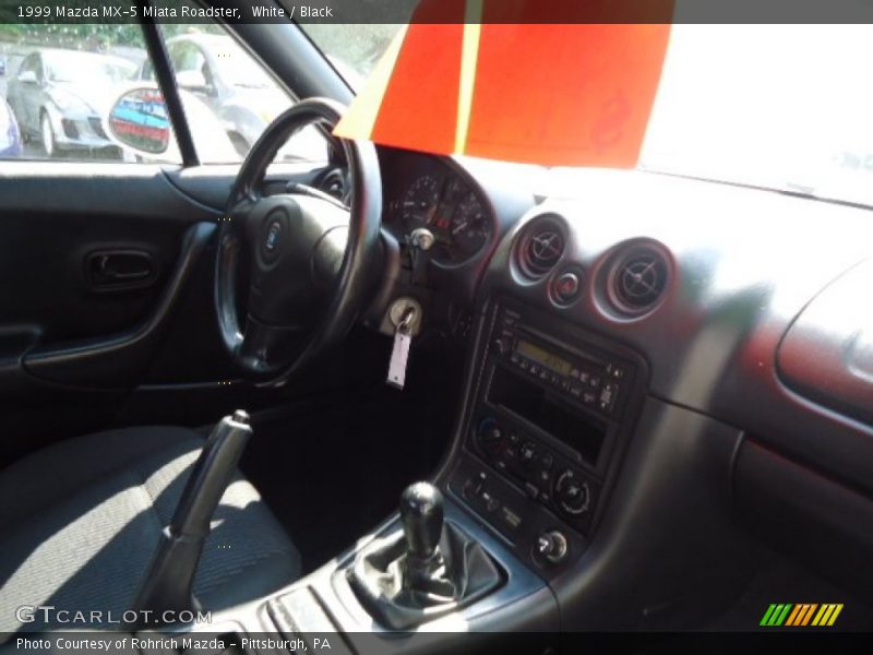 White / Black 1999 Mazda MX-5 Miata Roadster