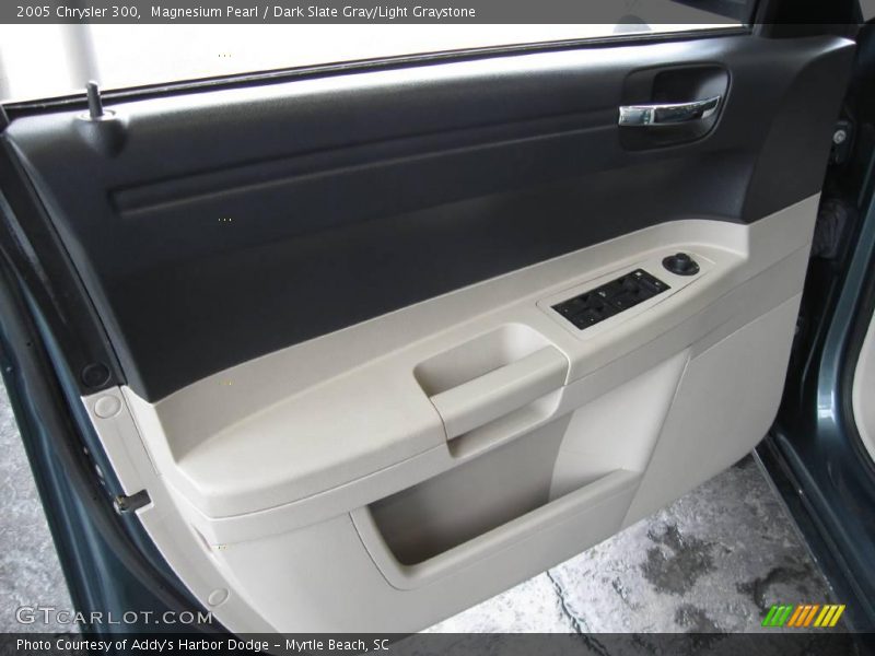 Magnesium Pearl / Dark Slate Gray/Light Graystone 2005 Chrysler 300