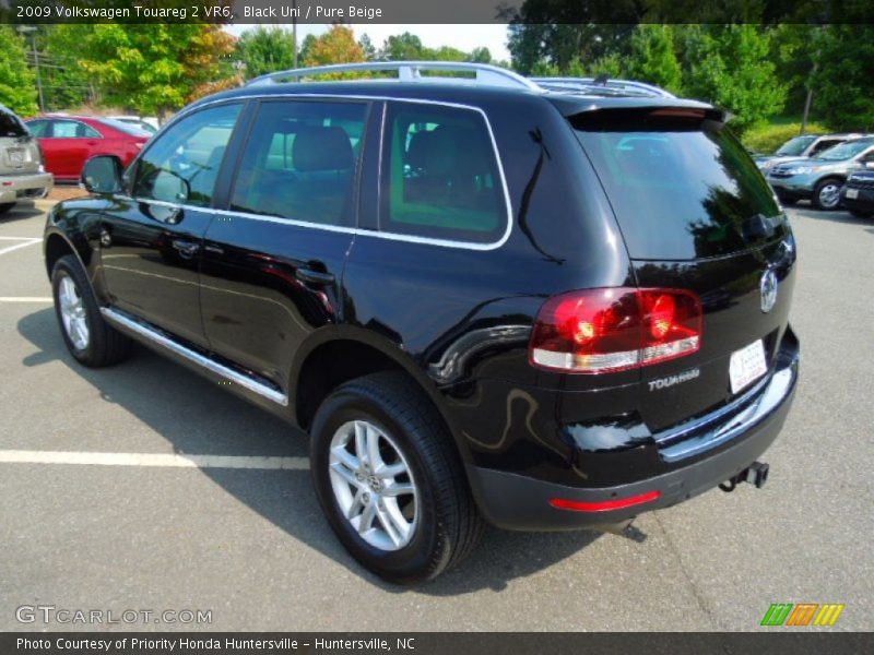Black Uni / Pure Beige 2009 Volkswagen Touareg 2 VR6