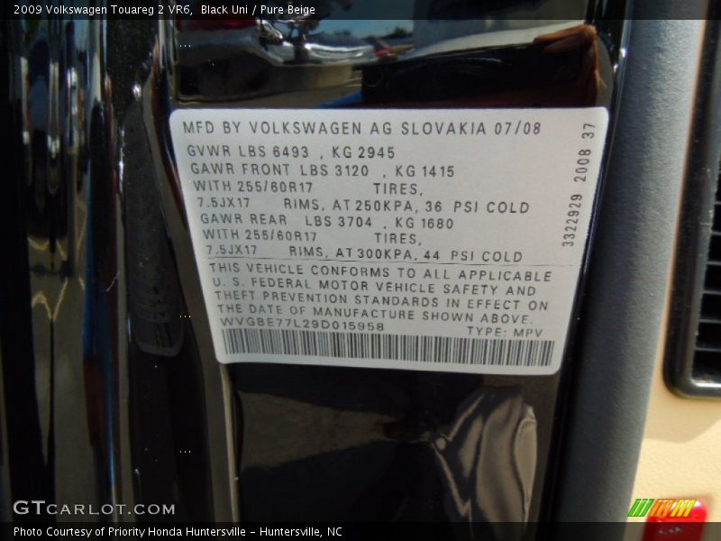 Black Uni / Pure Beige 2009 Volkswagen Touareg 2 VR6