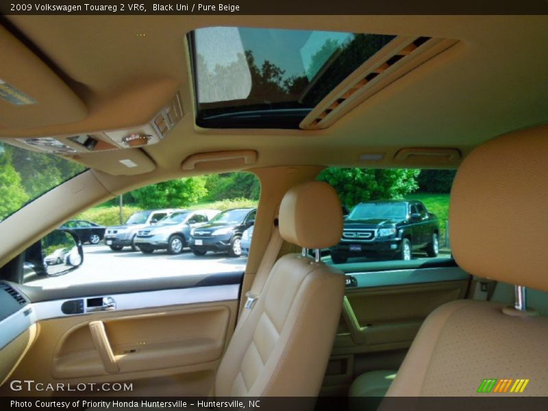Black Uni / Pure Beige 2009 Volkswagen Touareg 2 VR6