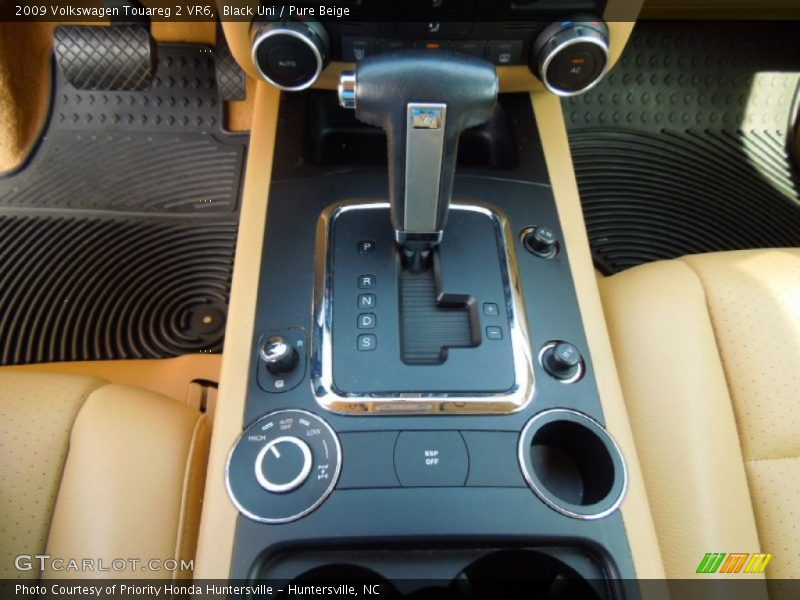 Black Uni / Pure Beige 2009 Volkswagen Touareg 2 VR6