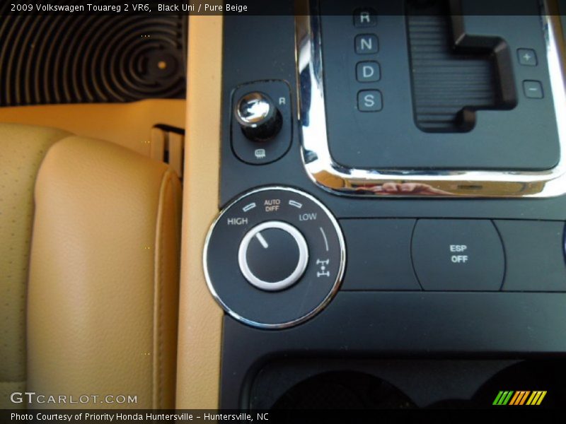 Black Uni / Pure Beige 2009 Volkswagen Touareg 2 VR6