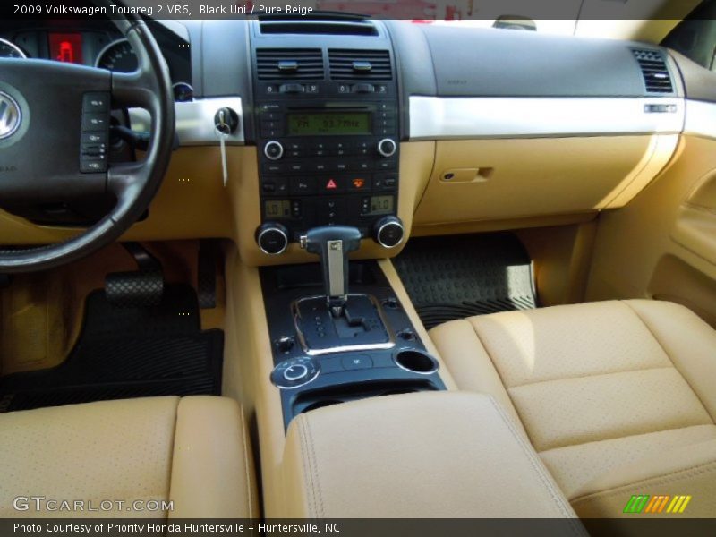 Black Uni / Pure Beige 2009 Volkswagen Touareg 2 VR6
